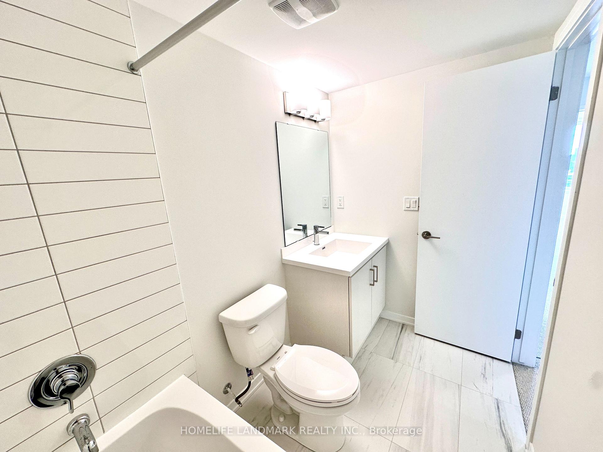 Photo 13 of Unit 91, 39 Honeycrisp Crescent, Vaughan, Vaughan Corporate Centre — HOMEH