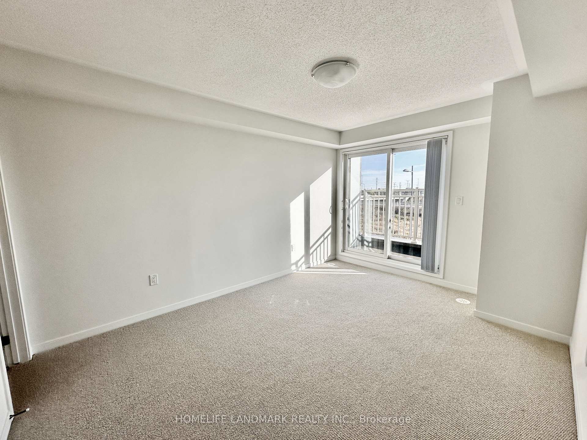 Photo 15 of Unit 91, 39 Honeycrisp Crescent, Vaughan, Vaughan Corporate Centre — HOMEH
