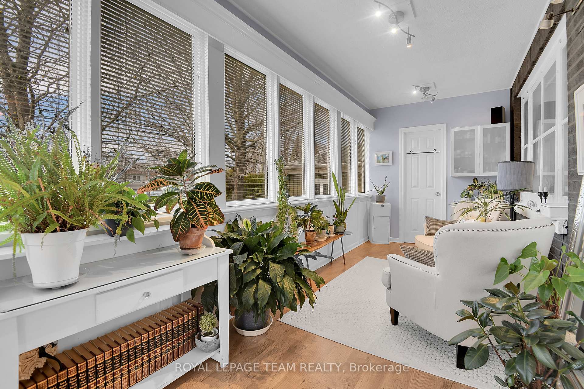 Photo 2 of 47 Windsor Drive, Brockville — HOMEH