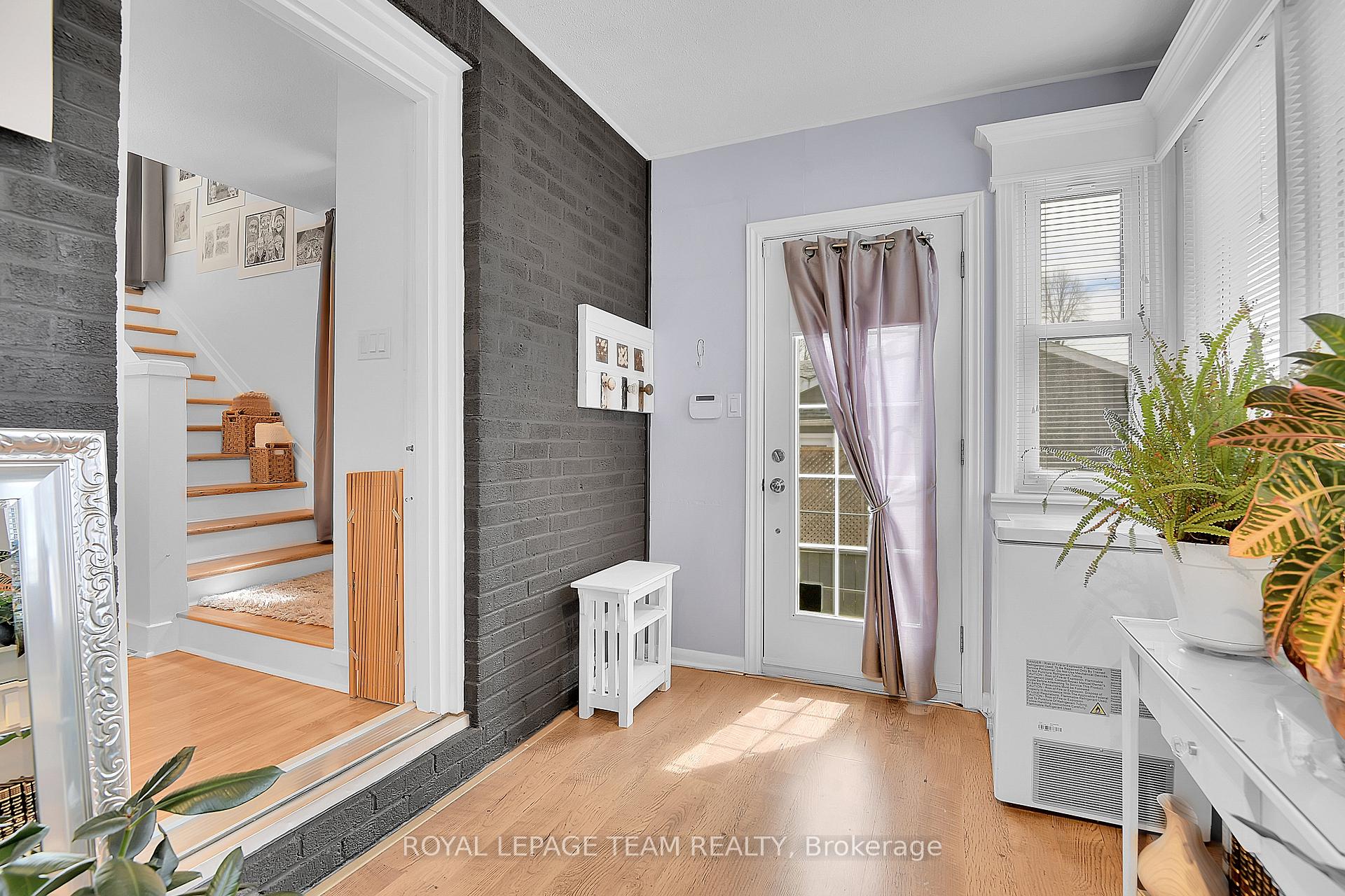 Photo 3 of 47 Windsor Drive, Brockville — HOMEH