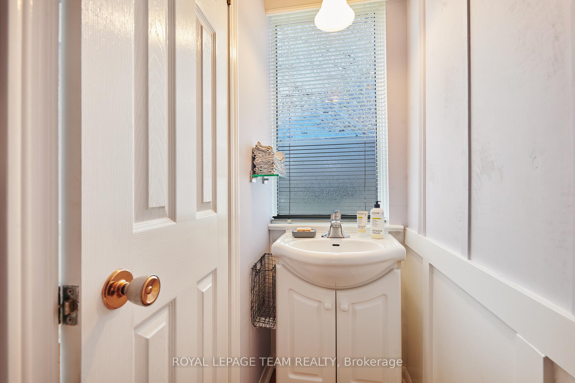 Photo 11 of 47 Windsor Drive, Brockville — HOMEH