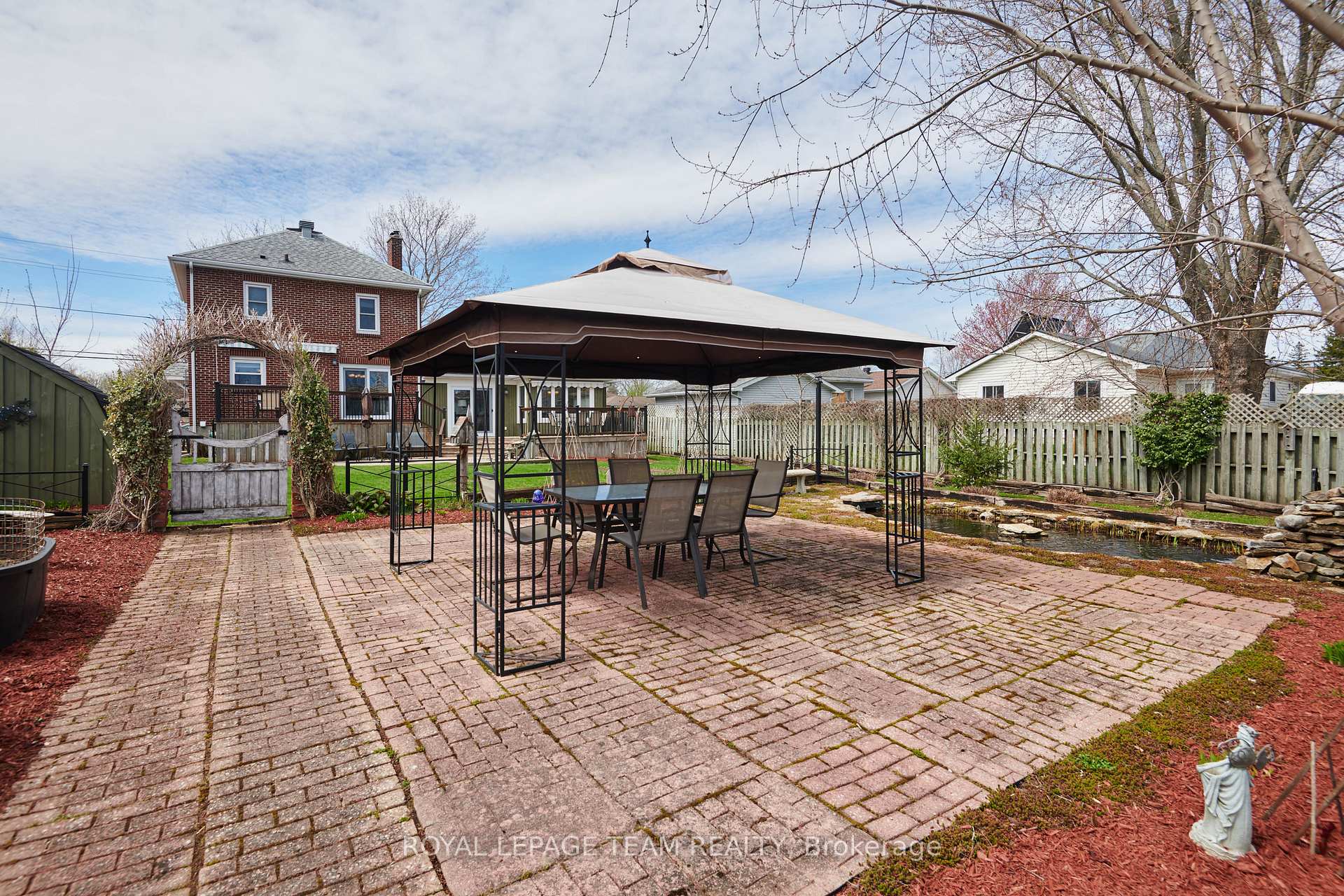 Photo 33 of 47 Windsor Drive, Brockville — HOMEH