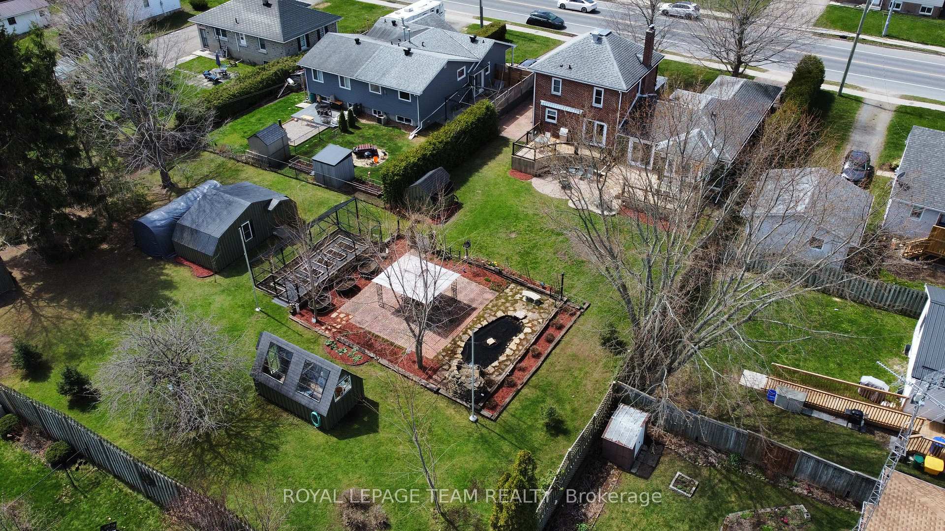 Photo 35 of 47 Windsor Drive, Brockville — HOMEH