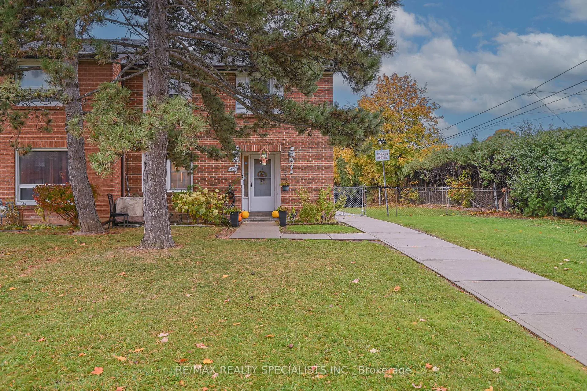 Front of 66 Balmoral Drive NE