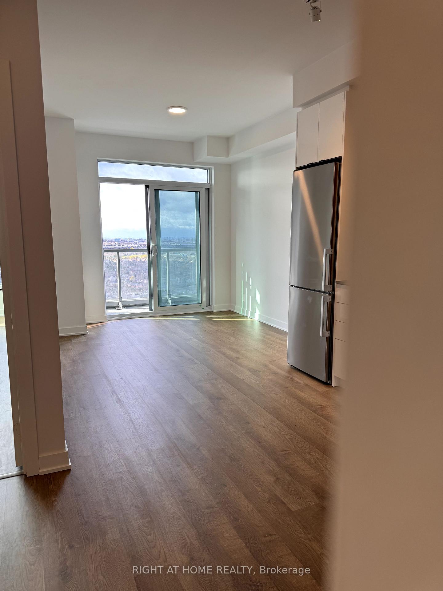 Photo 6 of Unit 2403, 30 upper Mall Way, Vaughan, Brownridge — HOMEH