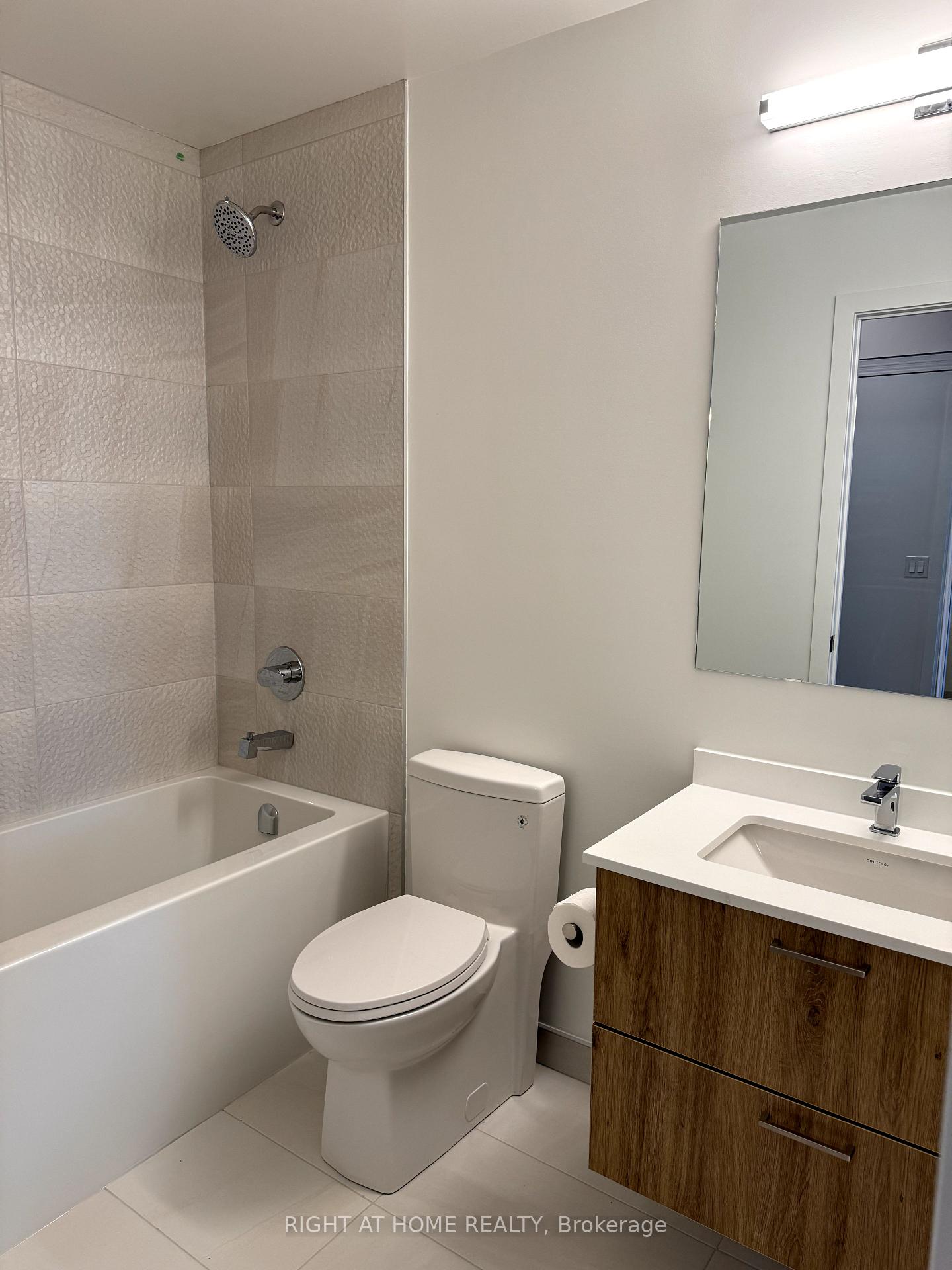 Photo 9 of Unit 2403, 30 upper Mall Way, Vaughan, Brownridge — HOMEH