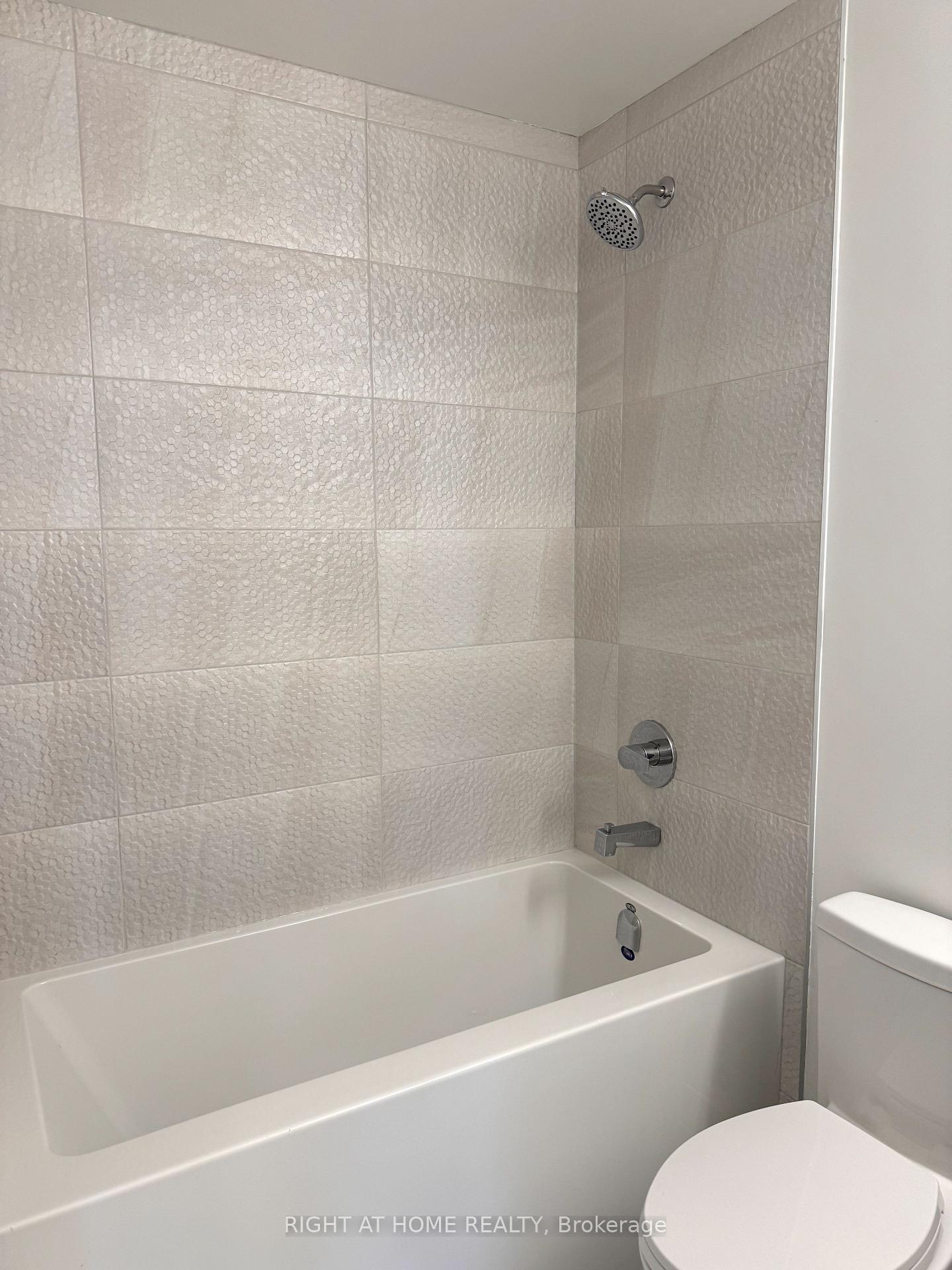 Photo 10 of Unit 2403, 30 upper Mall Way, Vaughan, Brownridge — HOMEH