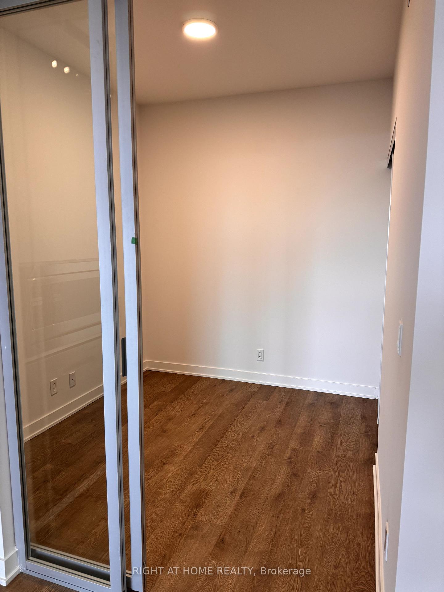 Photo 12 of Unit 2403, 30 upper Mall Way, Vaughan, Brownridge — HOMEH