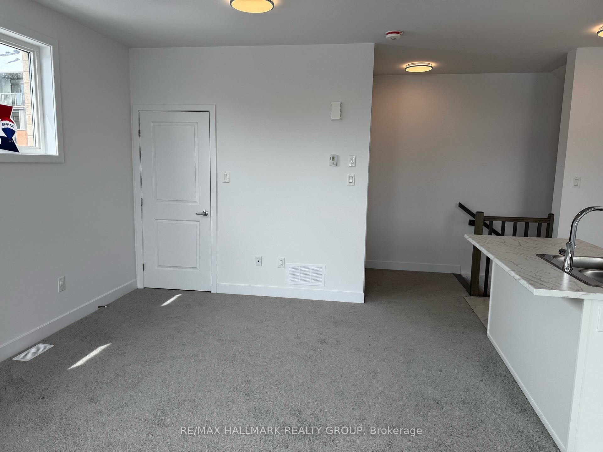 Photo 9 of 1017 Silhouette Private, Ottawa, Barrhaven - Cedargrove/Fraserdale — HOMEH