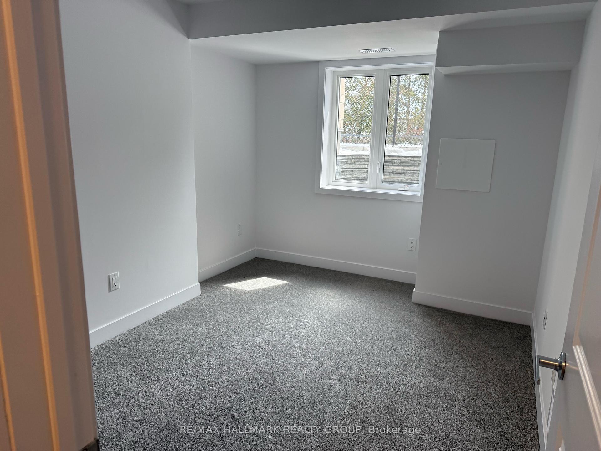 Photo 11 of 1017 Silhouette Private, Ottawa, Barrhaven - Cedargrove/Fraserdale — HOMEH