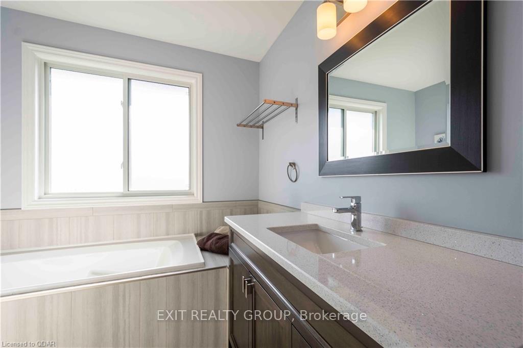 Photo 17 of 23 Scenic Drive, Belleville, Thurlow Ward — HOMEH