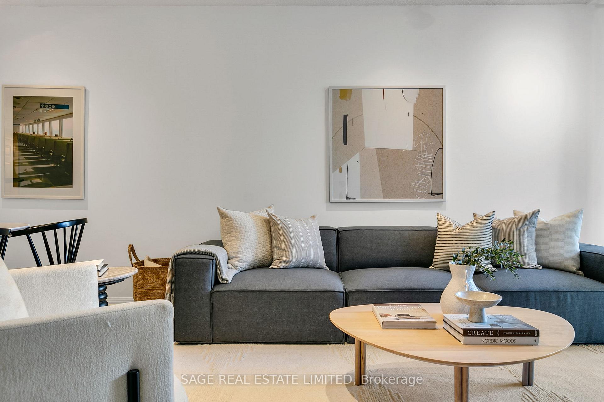 Front of Unit 912, 24 Wellesley Street W