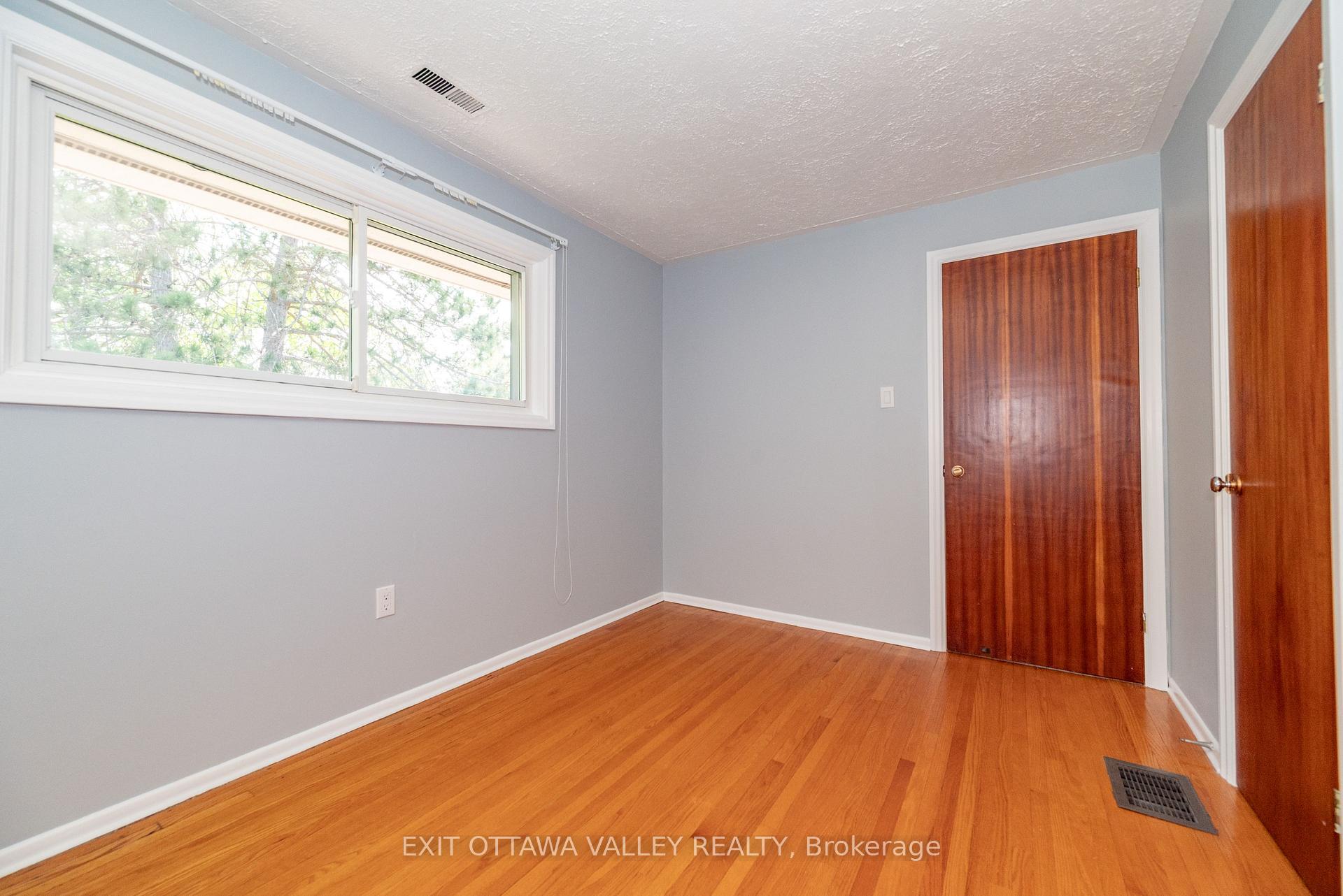 Photo 12 of 9 Claremount Road, Deep River — HOMEH