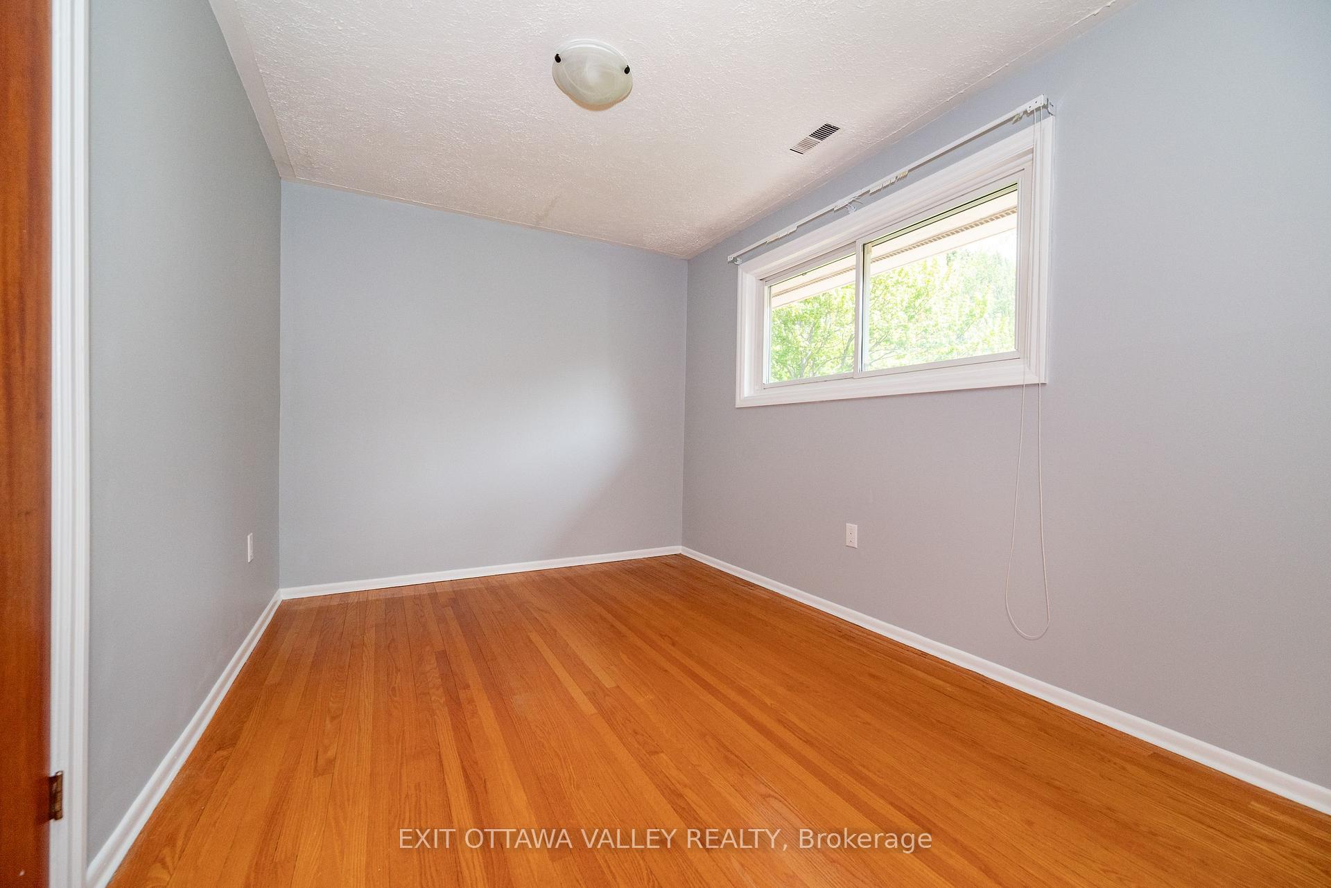 Photo 13 of 9 Claremount Road, Deep River — HOMEH