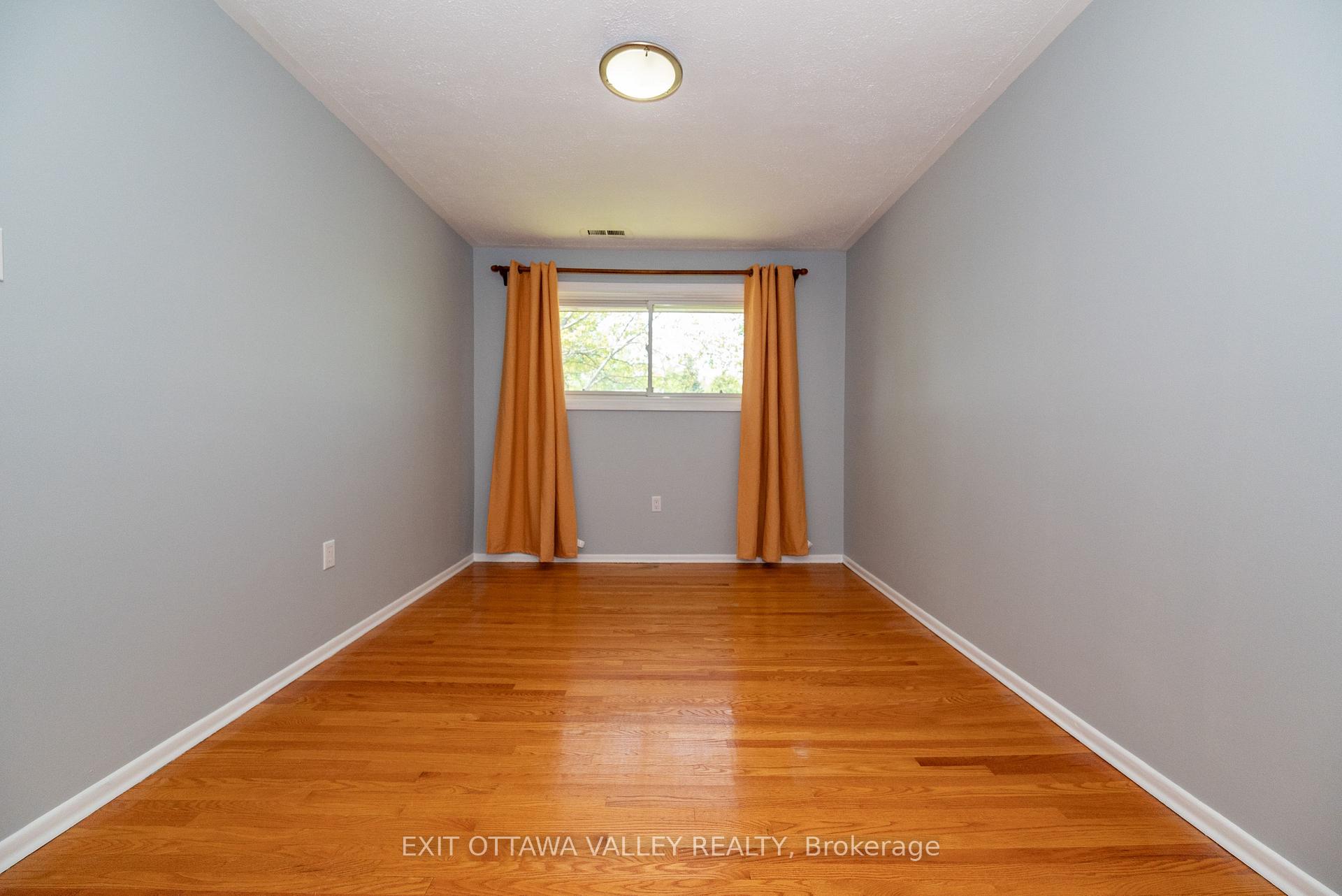 Photo 16 of 9 Claremount Road, Deep River — HOMEH