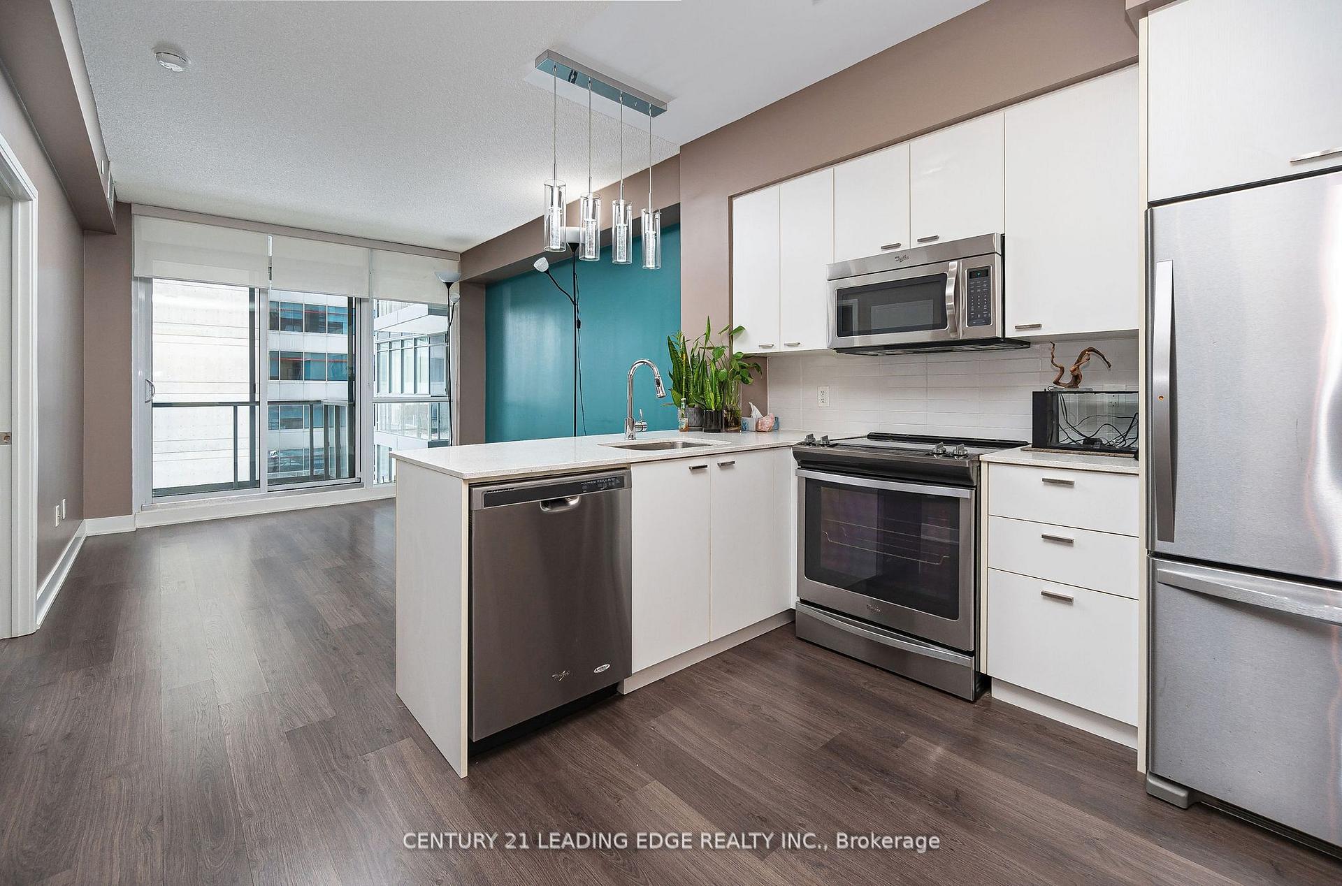 Photo 2 of Unit 506, 30 Roehampton Avenue, Toronto, Mount Pleasant West — HOMEH