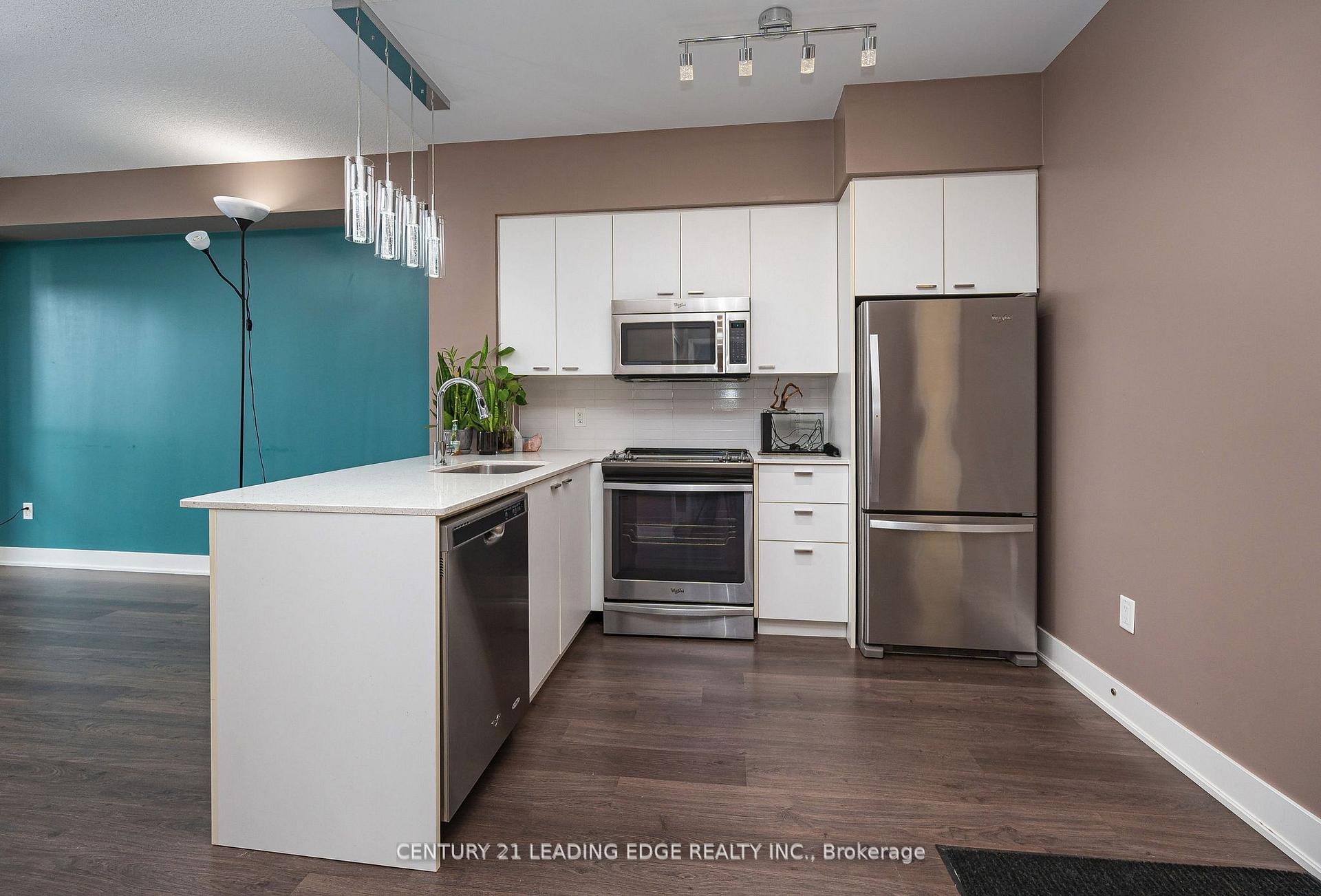Photo 3 of Unit 506, 30 Roehampton Avenue, Toronto, Mount Pleasant West — HOMEH