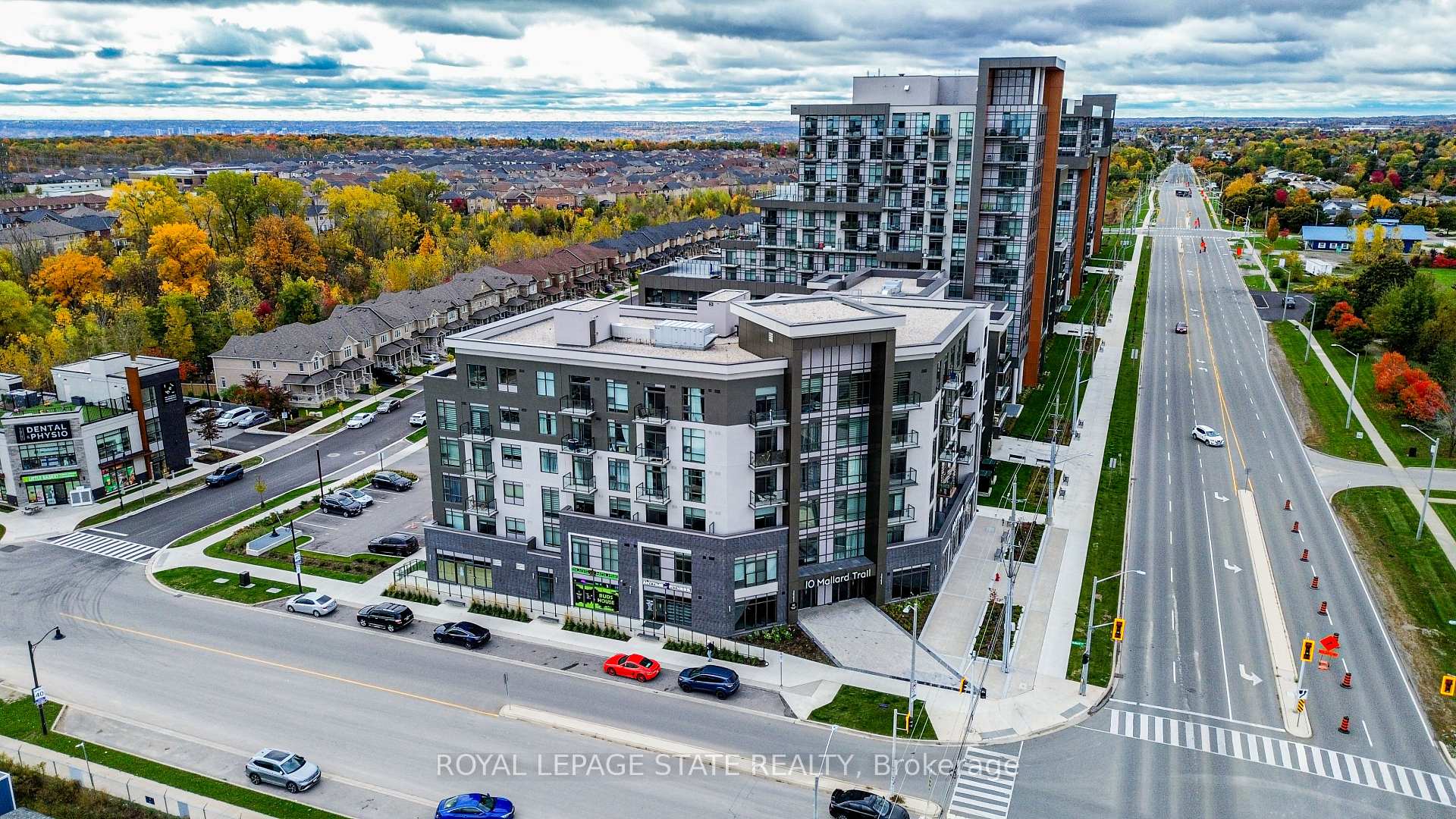Photo 2 of 10 Mallard Trail, Hamilton, Waterdown — HOMEH