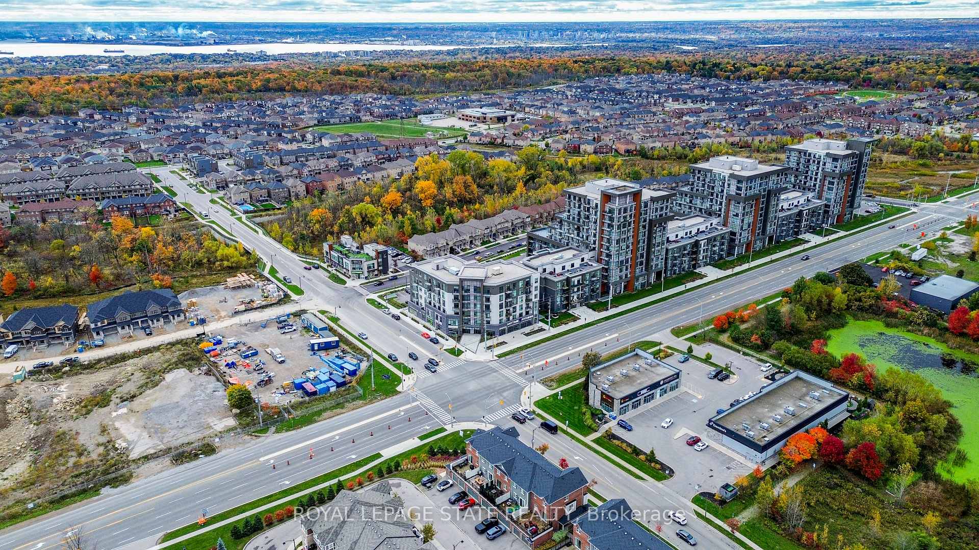 Photo 4 of 10 Mallard Trail, Hamilton, Waterdown — HOMEH