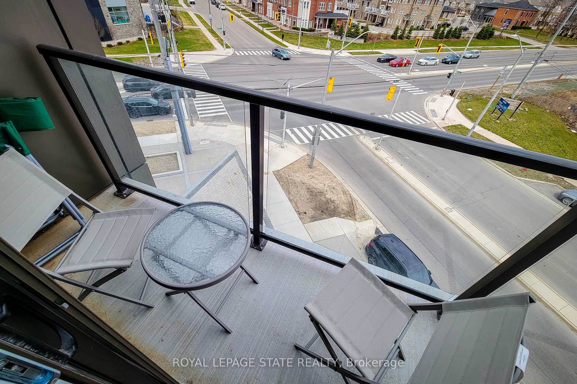 Photo 15 of 10 Mallard Trail, Hamilton, Waterdown — HOMEH