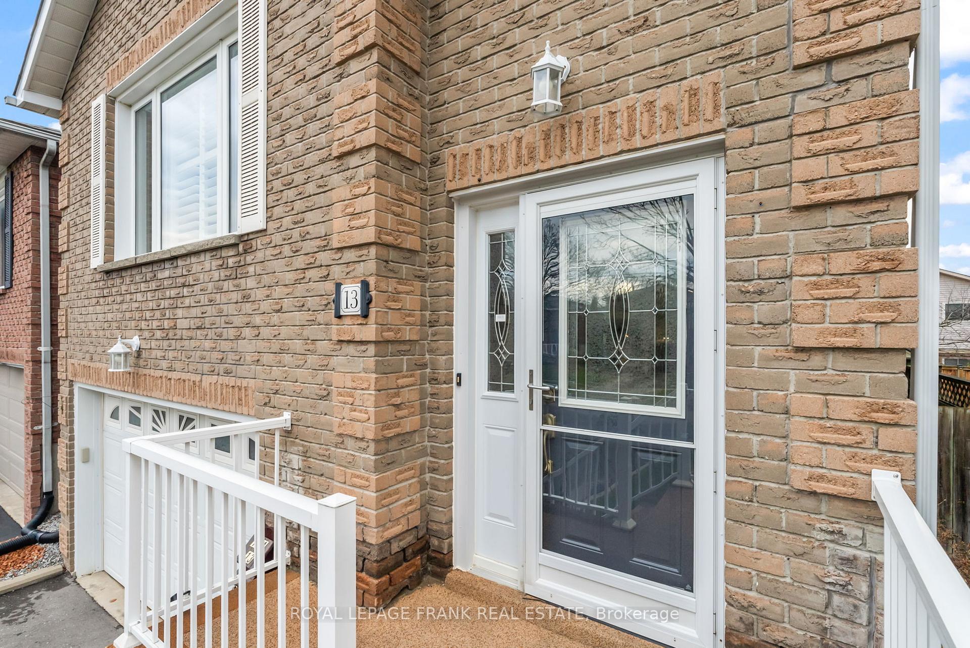 Photo 3 of 13 Mcfeeters Crescent, Clarington, Bowmanville — HOMEH
