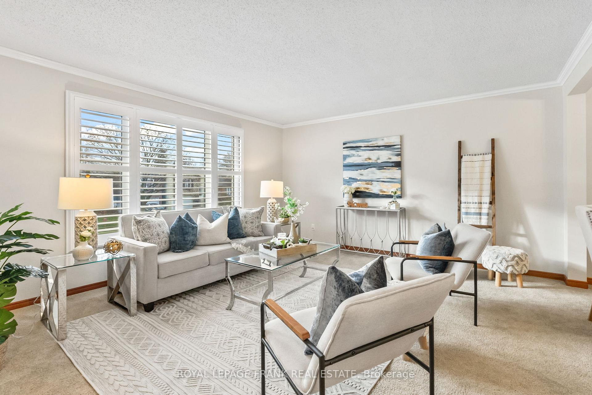 Photo 4 of 13 Mcfeeters Crescent, Clarington, Bowmanville — HOMEH