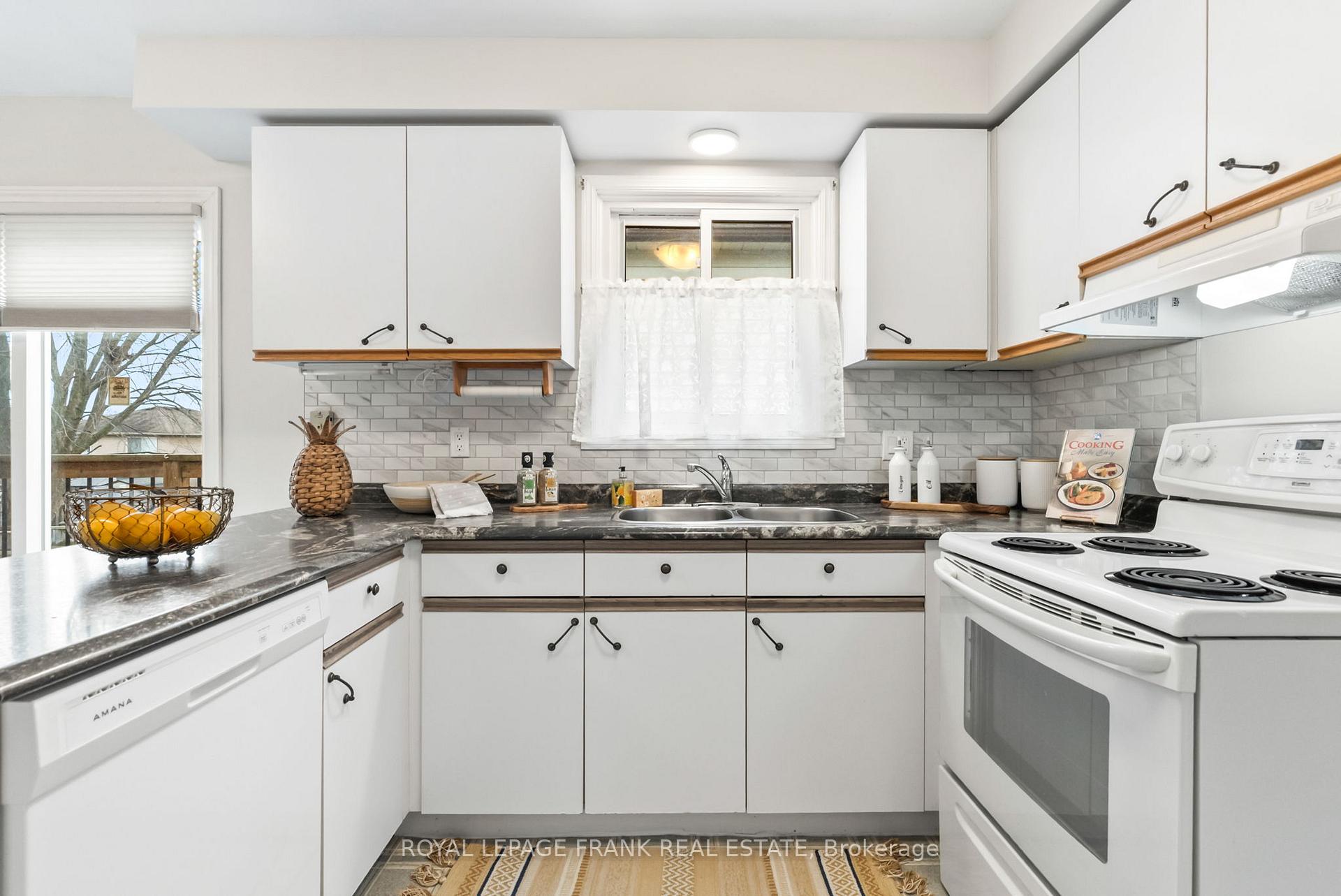 Photo 12 of 13 Mcfeeters Crescent, Clarington, Bowmanville — HOMEH