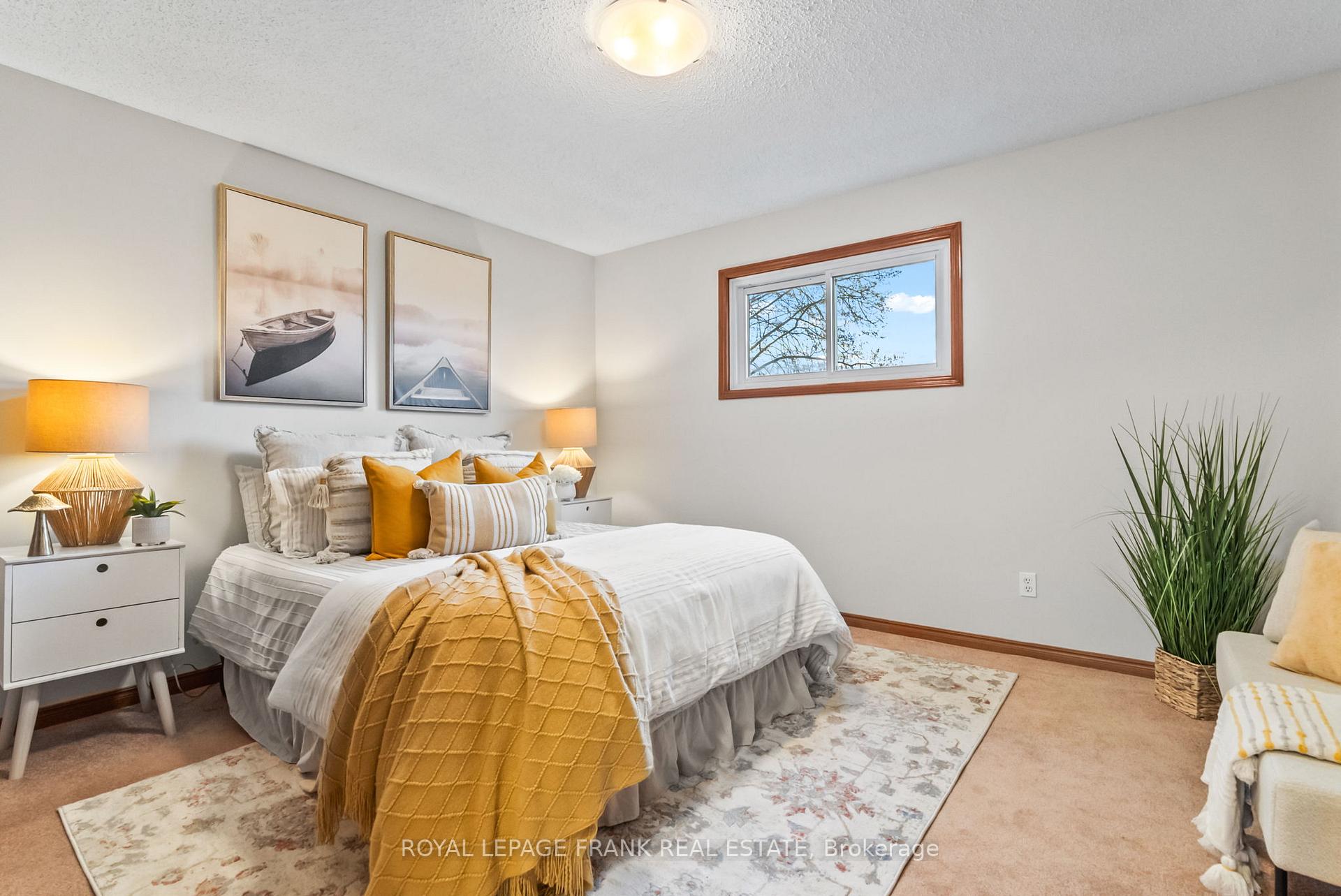 Photo 16 of 13 Mcfeeters Crescent, Clarington, Bowmanville — HOMEH