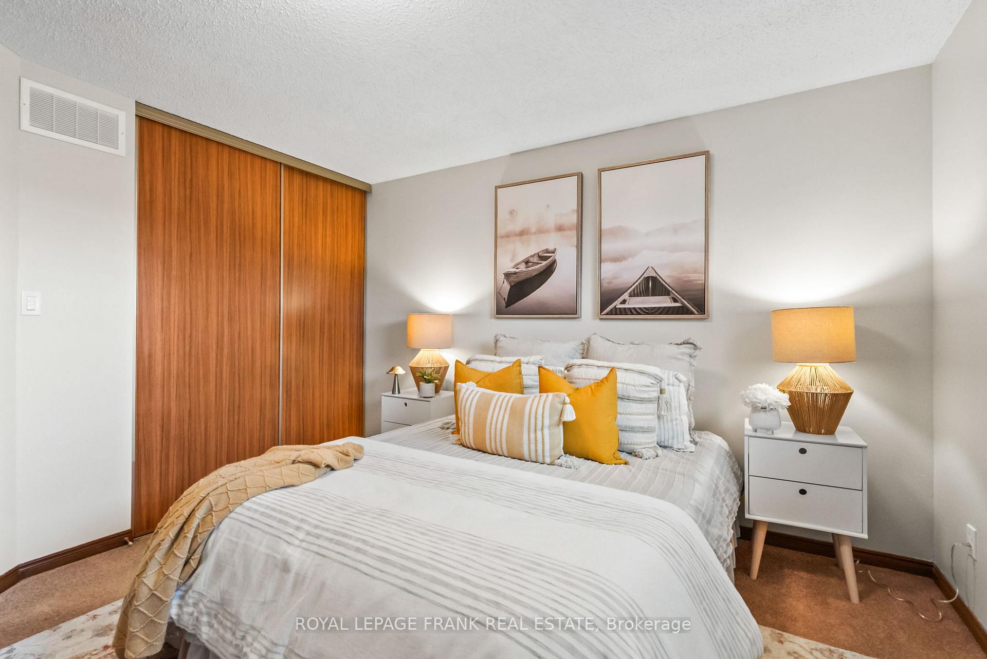 Photo 18 of 13 Mcfeeters Crescent, Clarington, Bowmanville — HOMEH