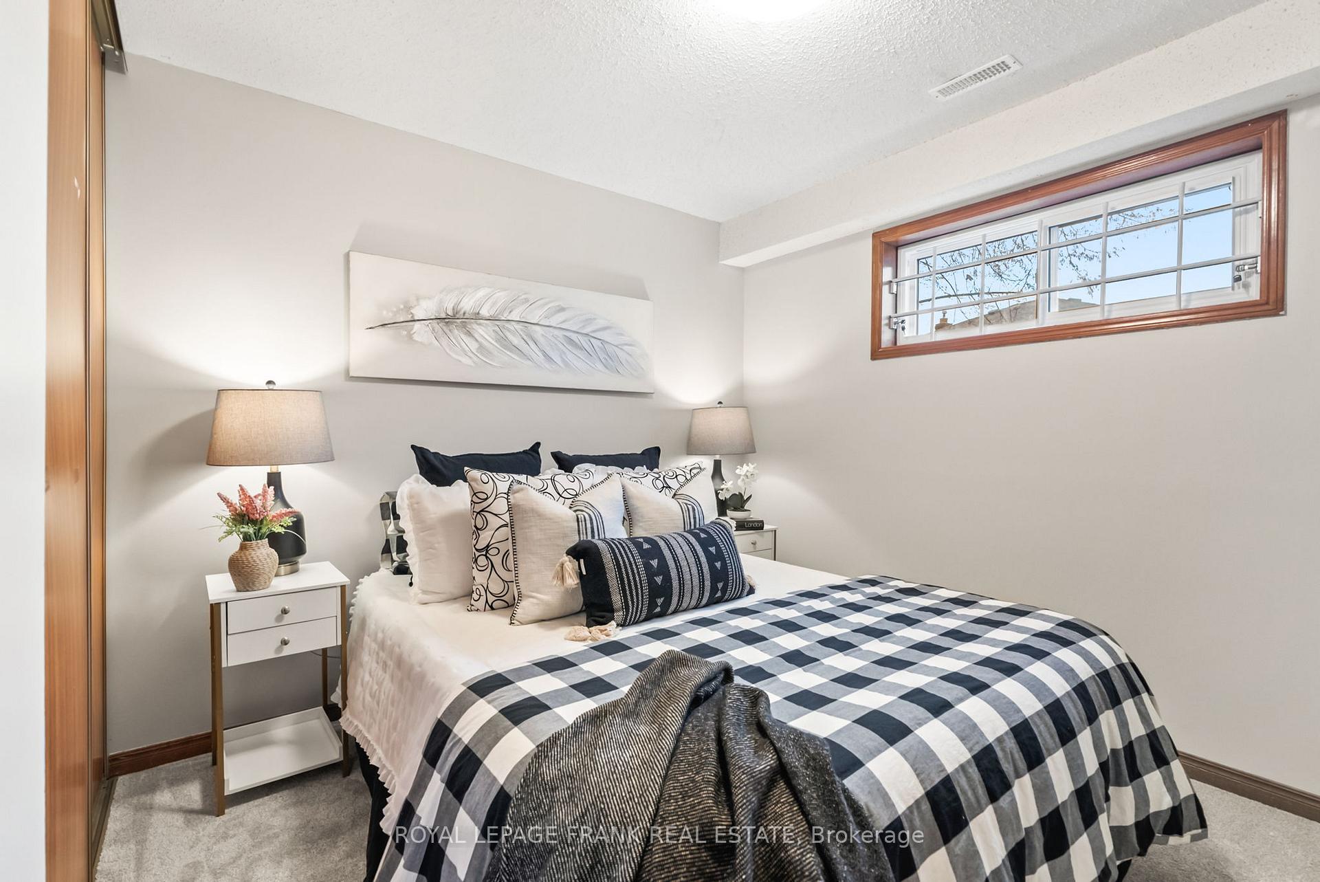 Photo 29 of 13 Mcfeeters Crescent, Clarington, Bowmanville — HOMEH