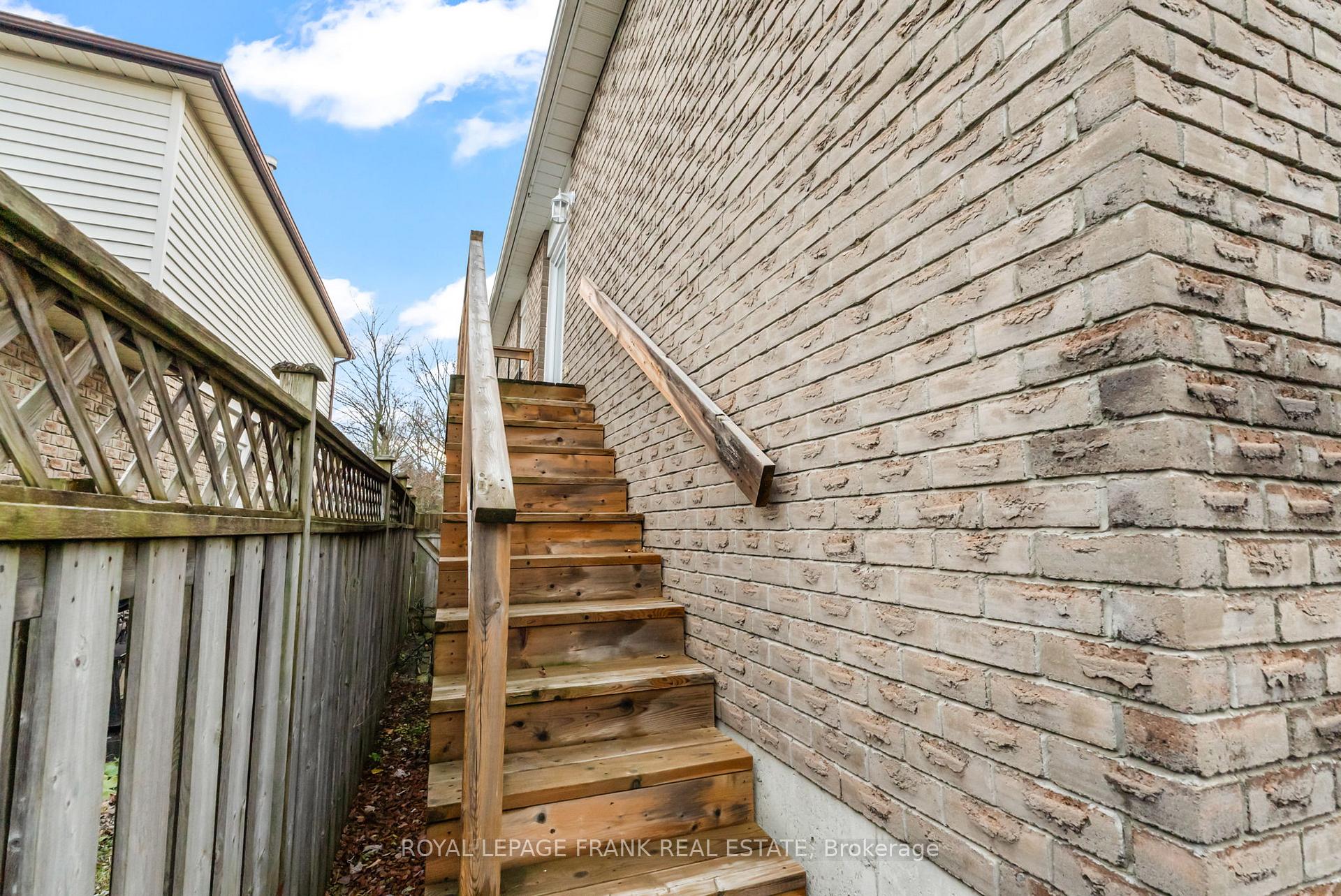 Photo 37 of 13 Mcfeeters Crescent, Clarington, Bowmanville — HOMEH