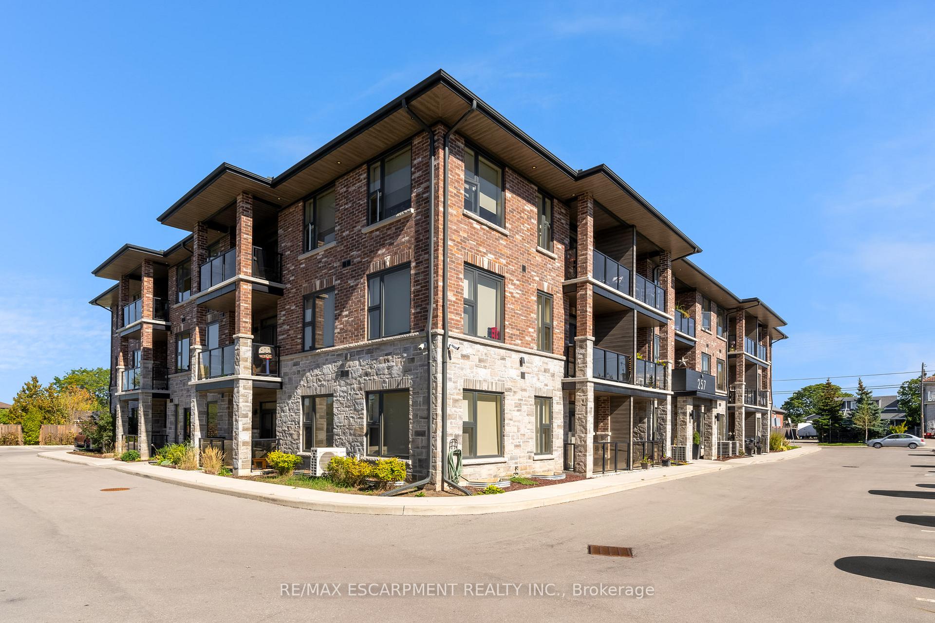 Photo 3 of Unit 209, 257 Millen Road, Hamilton, Stoney Creek — HOMEH