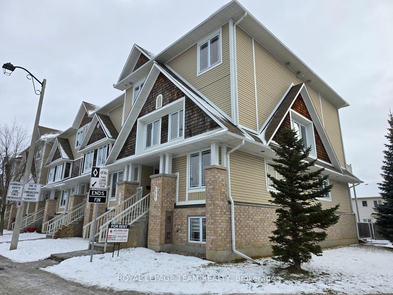 Photo 2 of Unit B, 592 Chapman Mills Drive, Ottawa, Barrhaven - Strandherd — HOMEH