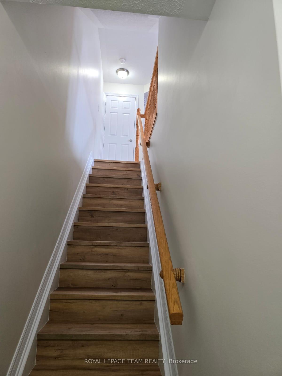 Photo 4 of Unit B, 592 Chapman Mills Drive, Ottawa, Barrhaven - Strandherd — HOMEH
