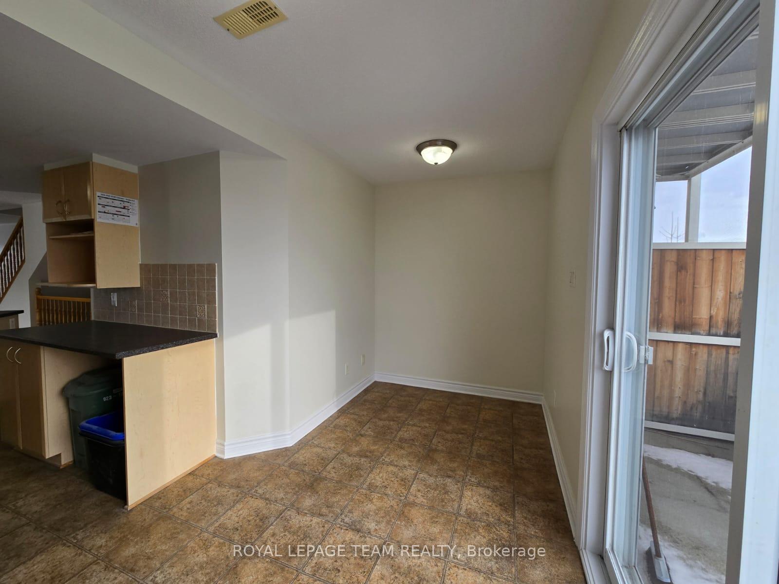 Photo 7 of Unit B, 592 Chapman Mills Drive, Ottawa, Barrhaven - Strandherd — HOMEH