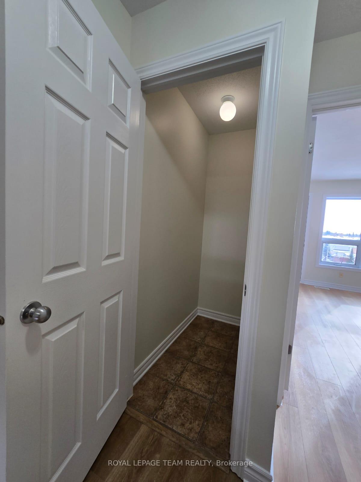 Photo 14 of Unit B, 592 Chapman Mills Drive, Ottawa, Barrhaven - Strandherd — HOMEH