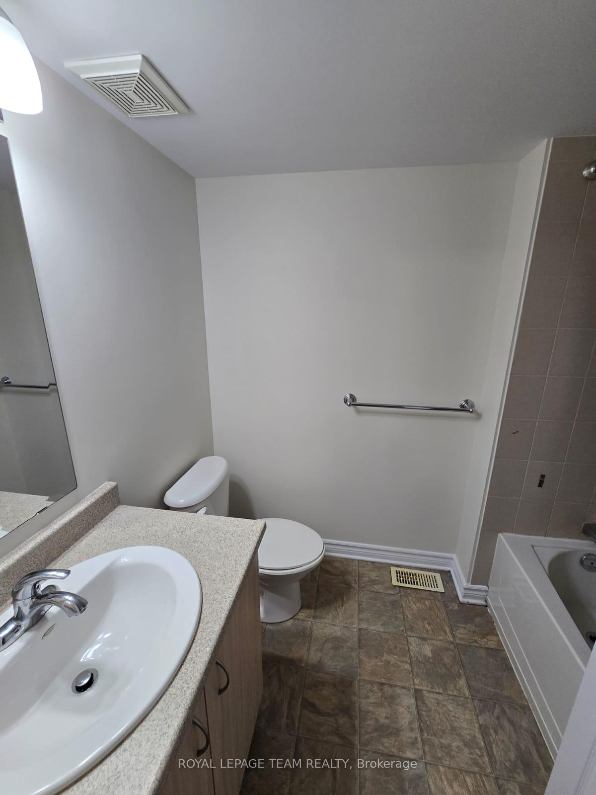 Photo 22 of Unit B, 592 Chapman Mills Drive, Ottawa, Barrhaven - Strandherd — HOMEH