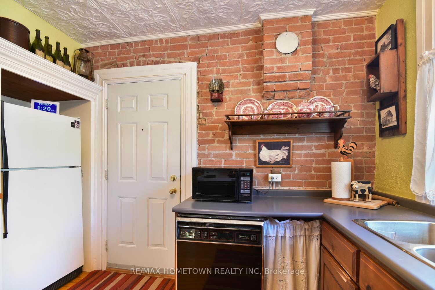 Photo 17 of 56 Murray Street, Brockville — HOMEH