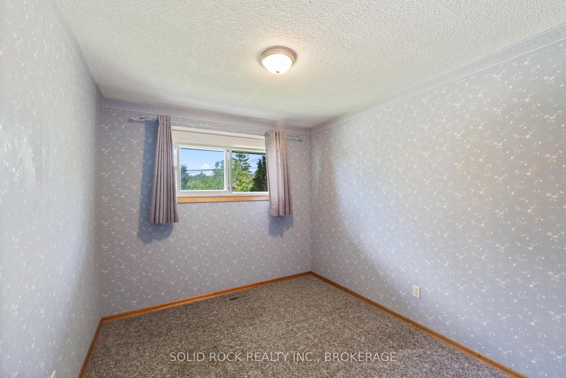 Photo 41 of 565 Queen Street, Gananoque — HOMEH
