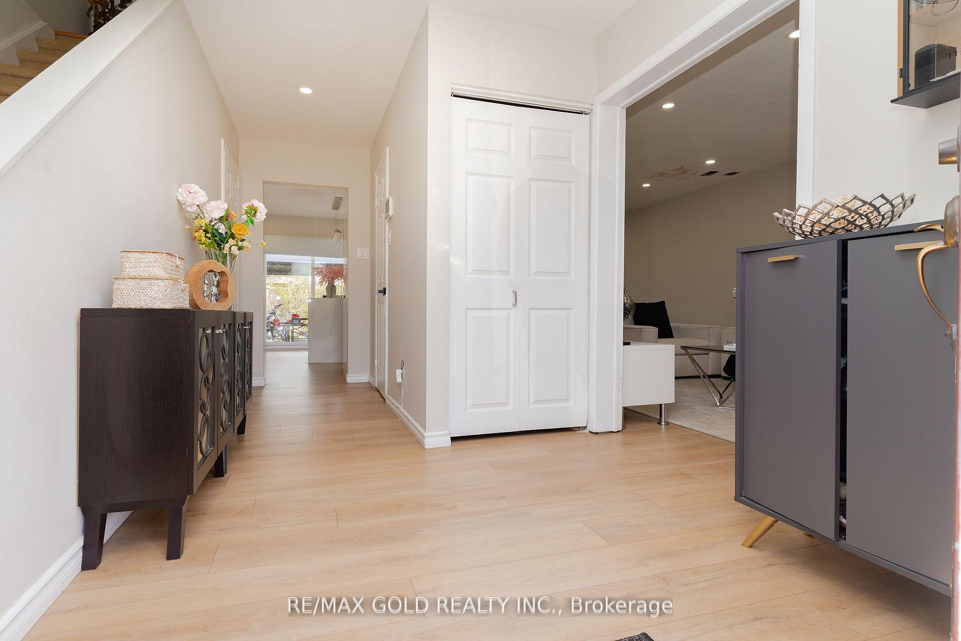 Photo 5 of 4 Elvina Gate, Brampton, Southgate — HOMEH