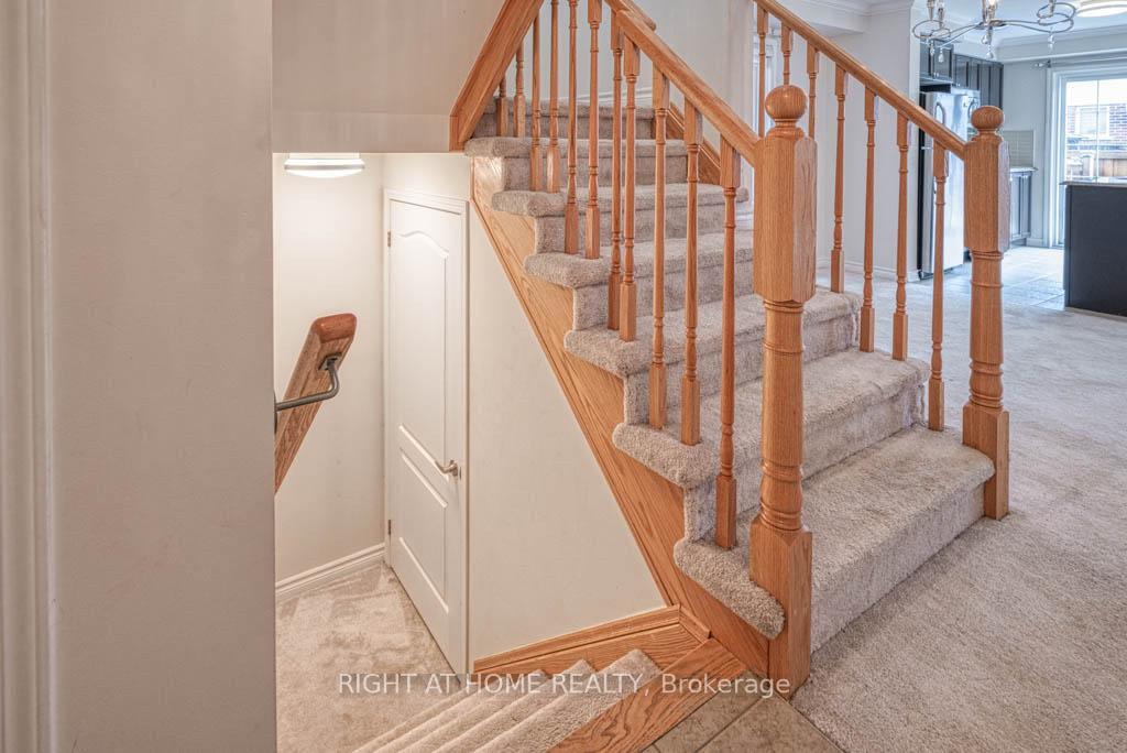 Photo 5 of 34 Enford Crescent, Brampton, Northwest Brampton — HOMEH