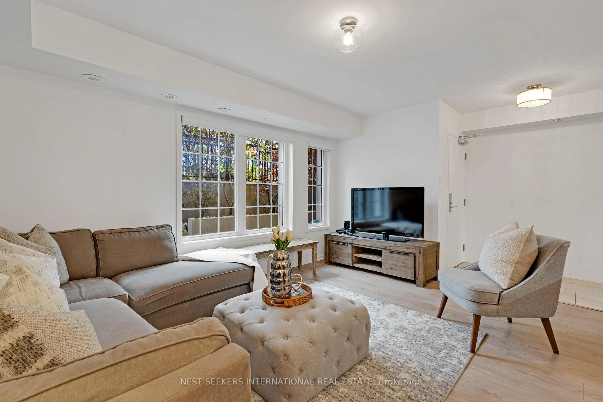 Photo 6 of Unit C07, 26 Bruce Street, Vaughan, East Woodbridge — HOMEH