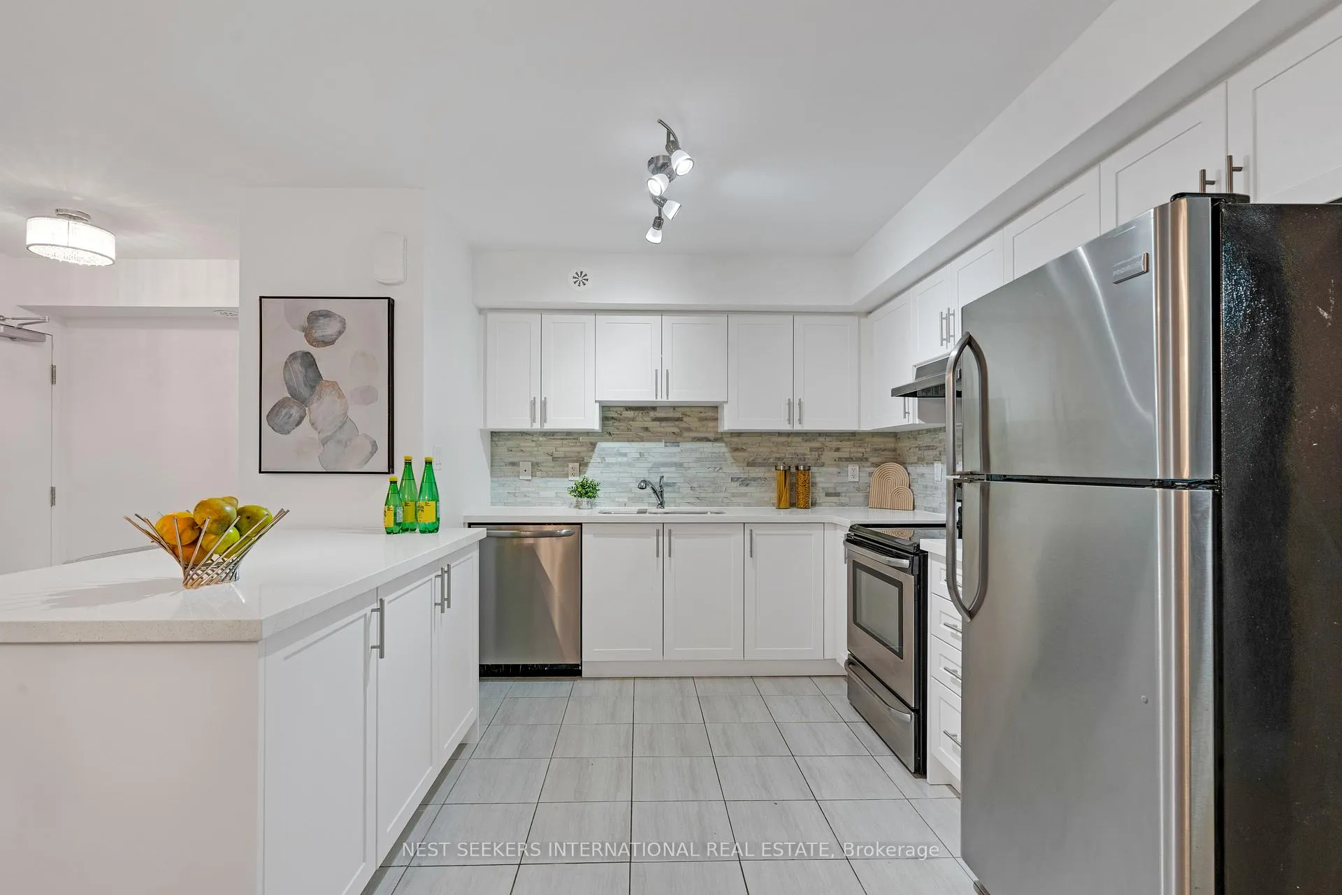 Photo 12 of Unit C07, 26 Bruce Street, Vaughan, East Woodbridge — HOMEH