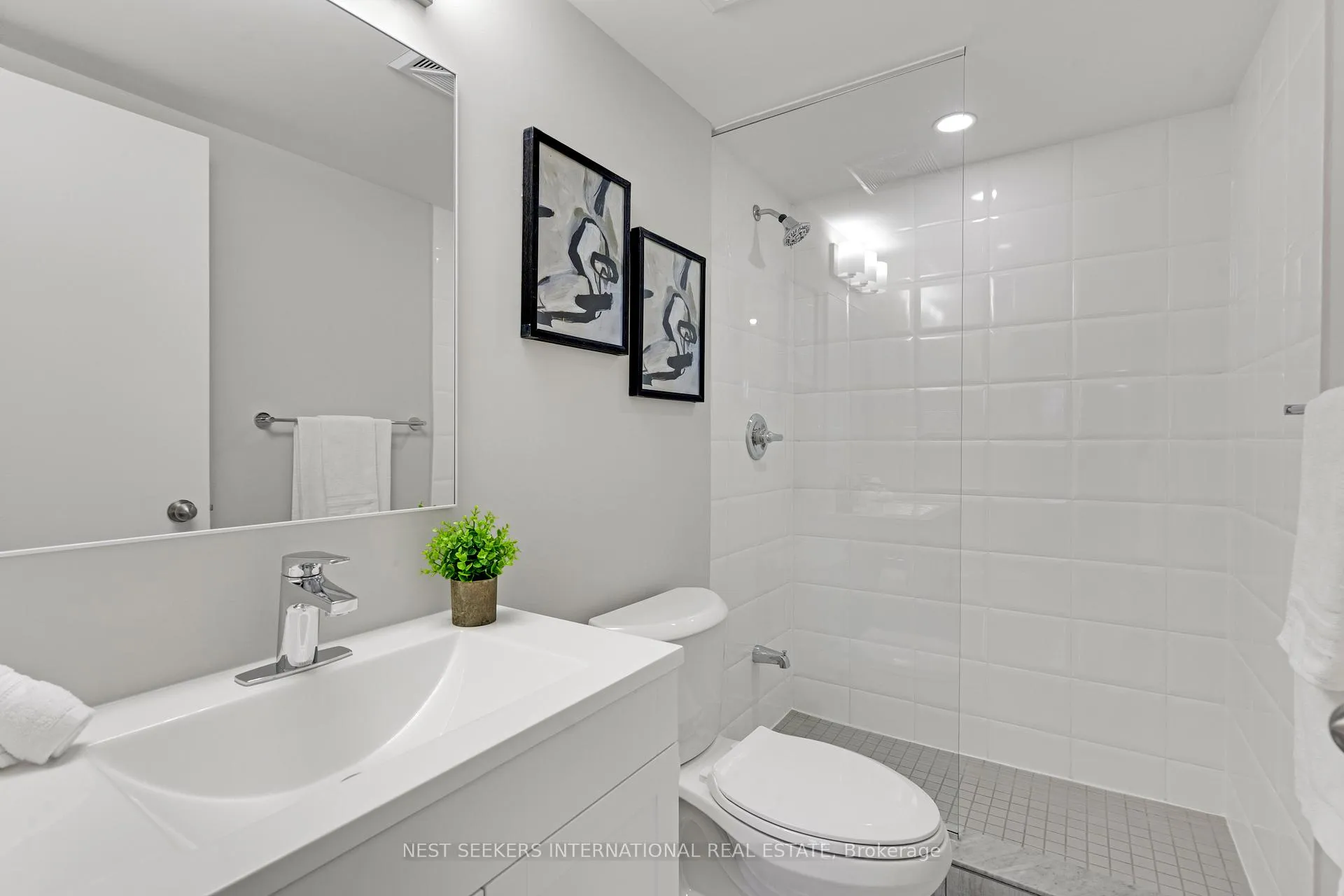 Photo 21 of Unit C07, 26 Bruce Street, Vaughan, East Woodbridge — HOMEH