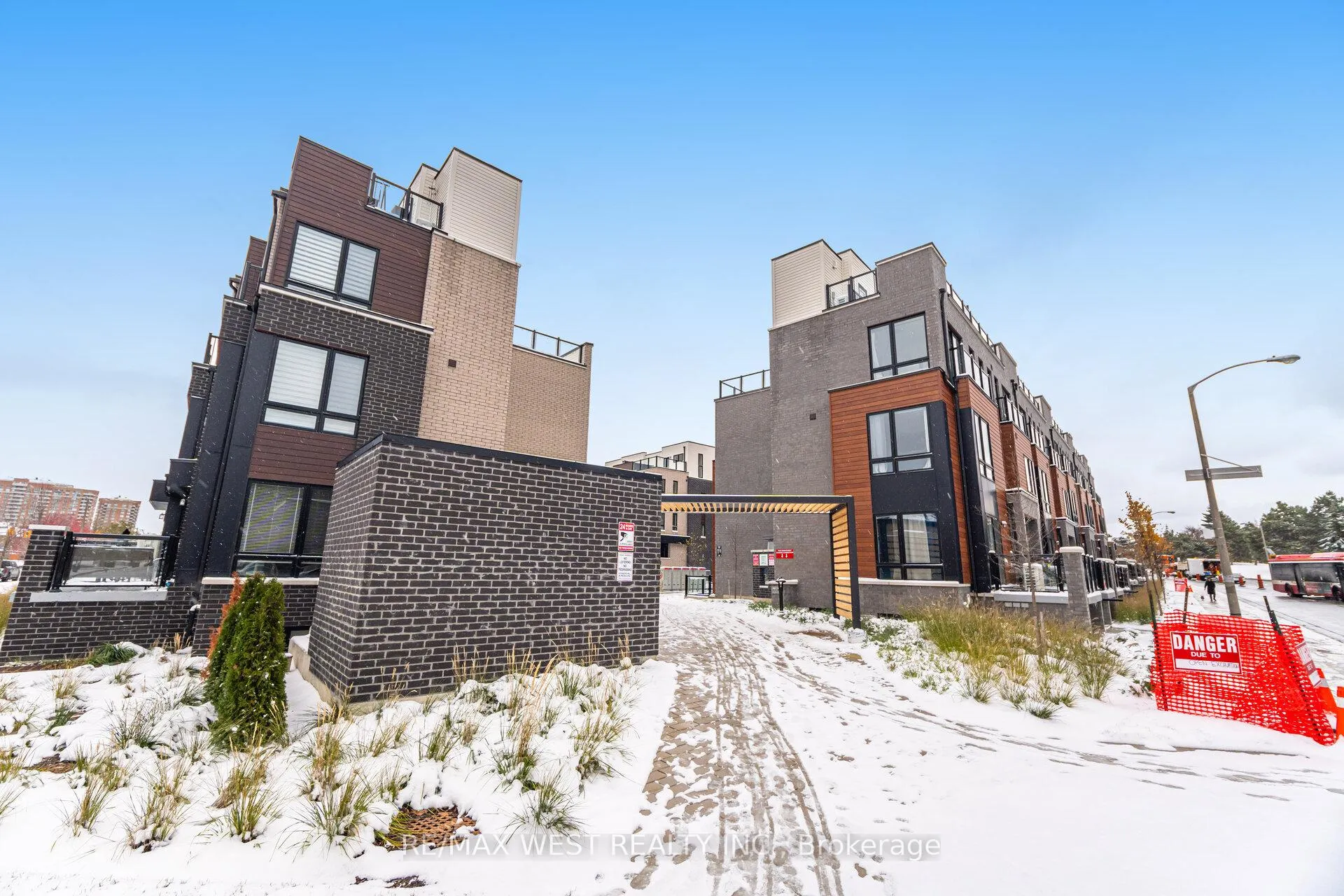 Photo 2 of Unit 27, 165 Tapscott Road N, Scarborough, Malvern — HOMEH