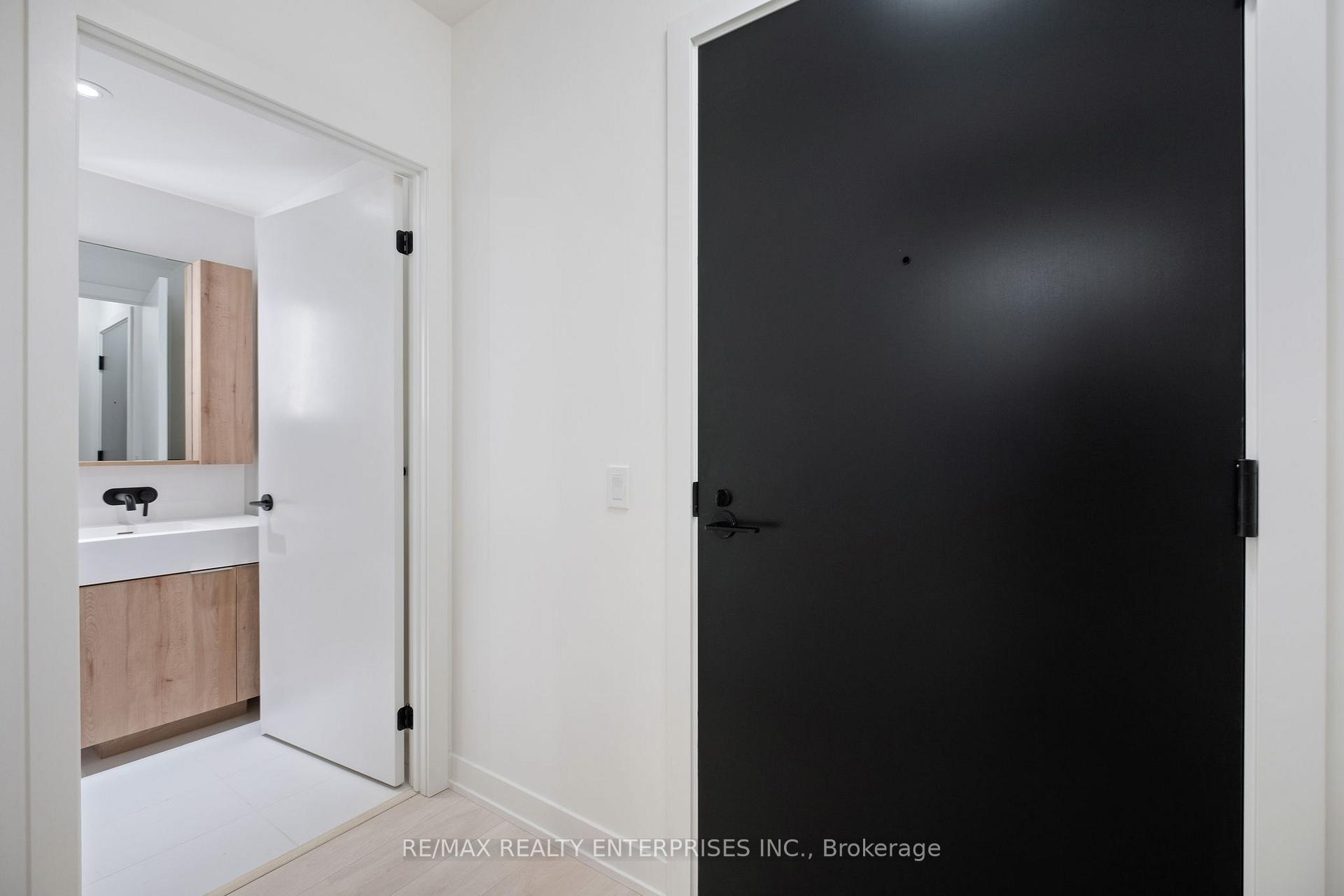 Photo 2 of Unit 516, 127 Broadway Avenue, Toronto, Mount Pleasant West — HOMEH