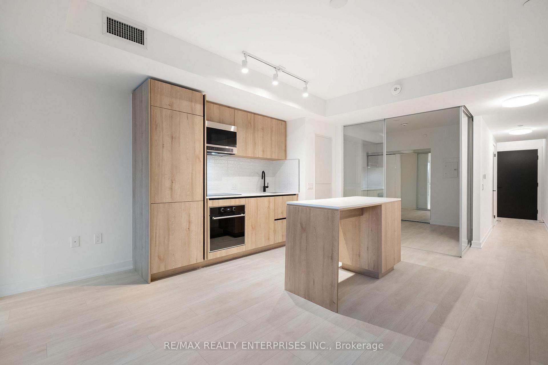Photo 5 of Unit 516, 127 Broadway Avenue, Toronto, Mount Pleasant West — HOMEH