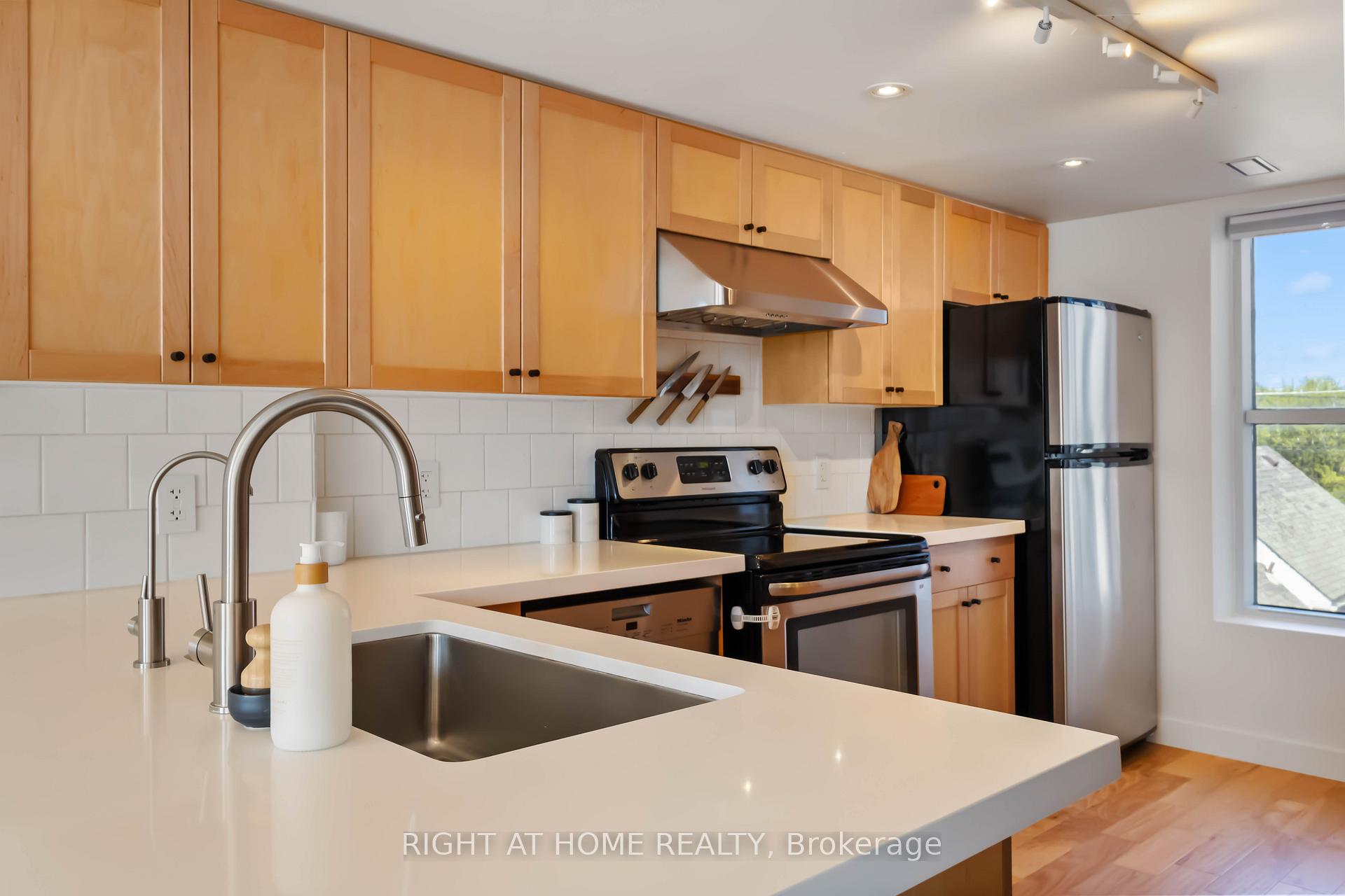 Photo 15 of Unit 202, 214 Main Street, Toronto, East End-Danforth — HOMEH