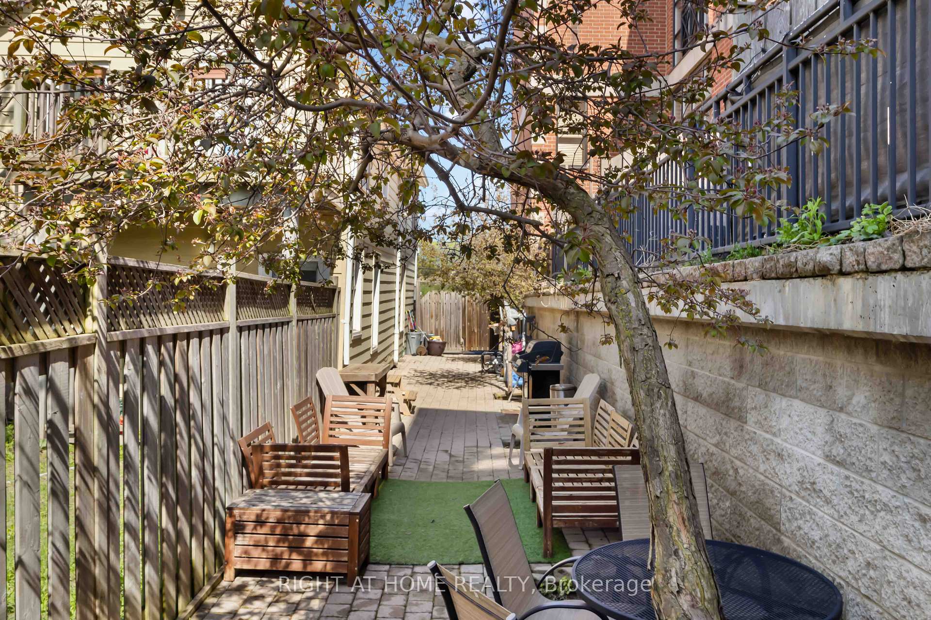 Photo 38 of Unit 202, 214 Main Street, Toronto, East End-Danforth — HOMEH