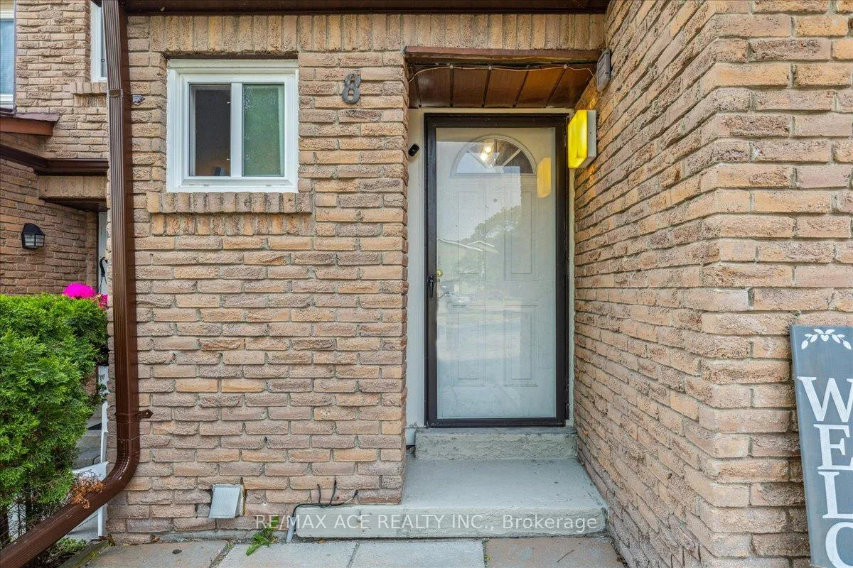 Photo 4 of Unit 8, 1330 Trowbridge Drive, Oshawa, Centennial — HOMEH